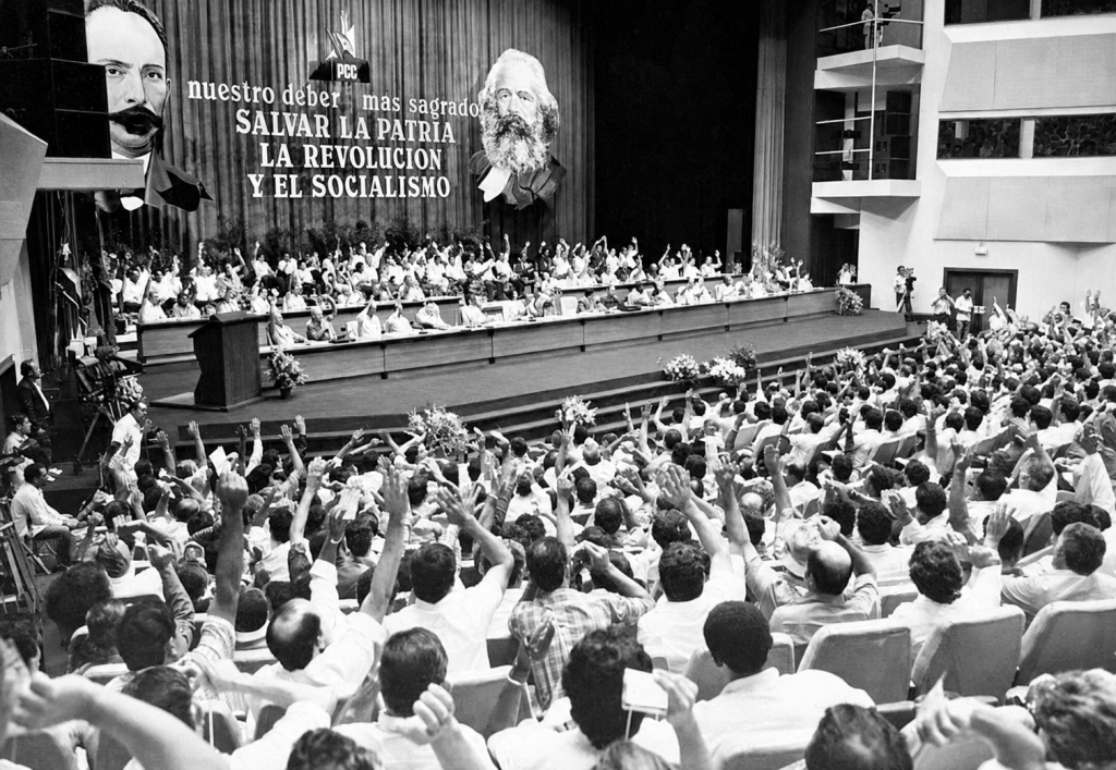 El adoctrinamiento y  el dogmatismo, dos eslabones de una misma cadena